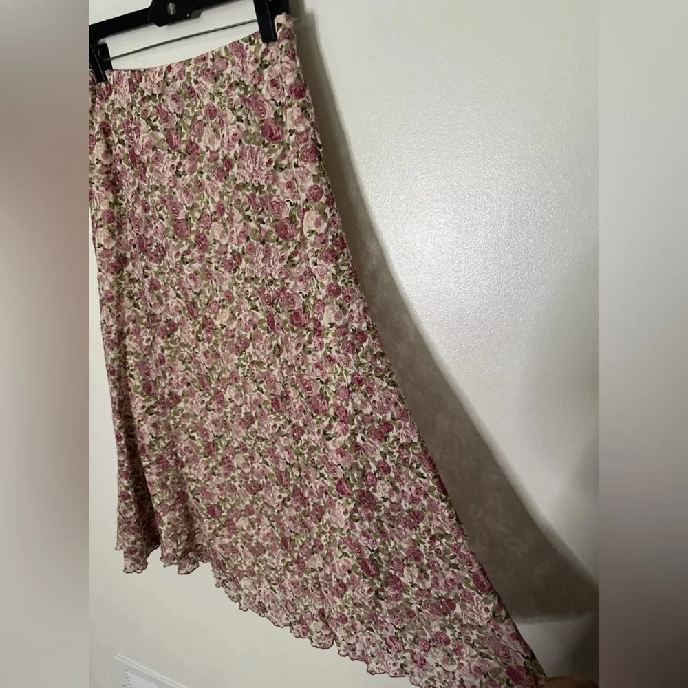 R.Q.T. skirt women’s size M fully lined rose lace beautiful - Picture 4 of 8